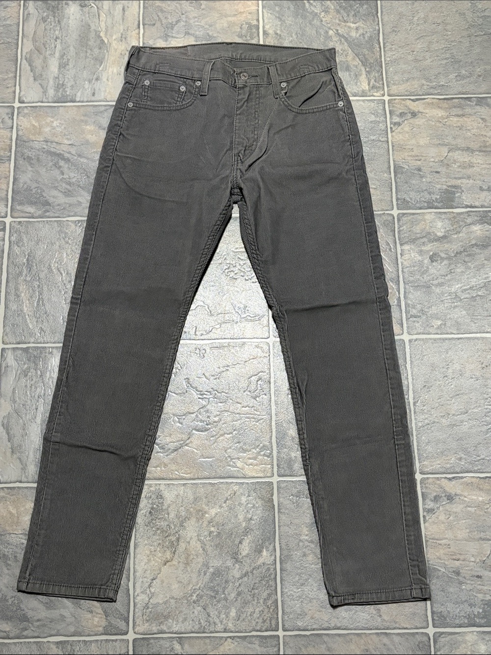 Levi's 512 Men's Slim taper corduroy in Dark Charcoal